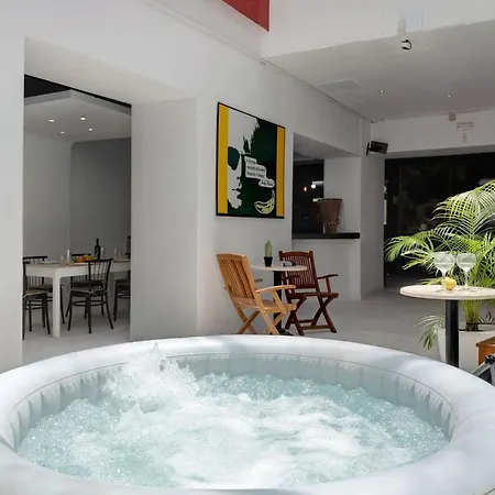 Brothers House Арресифе